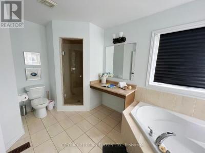 359 WOODSPRING AVENUE, Newmarket (woodland Hill), Ontario L3X 3H1, Canada