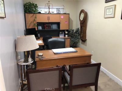 595 N La Cadena Drive, Colton, Califórnia 92324, Estados Unidos