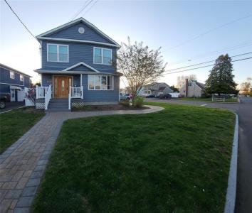 297 Catskills Ave, Lindenhurst, NY 11757, USA