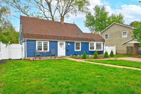 133 Spring Lane, Levittown, NY 11756, USA