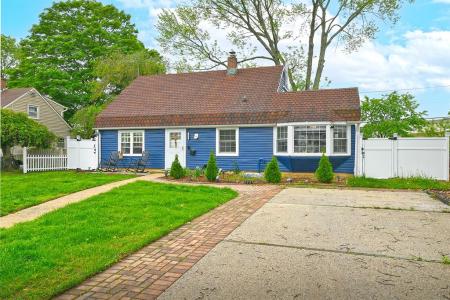 133 Spring Lane, Levittown, Nowy Jork 11756, USA