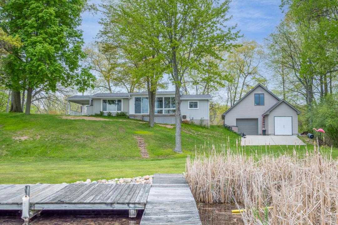 9625 Lake Dr , MECOSTA, Michigan 49332, Estados Unidos