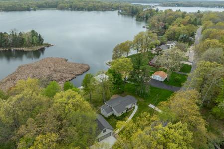 9625 Lake Dr , MECOSTA, Michigan 49332, Estados Unidos