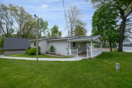 9625 Lake Dr , MECOSTA, Michigan 49332, Estados Unidos
