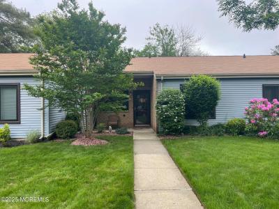 215 Medford Court #B, Manalapan, New Jersey 07726
