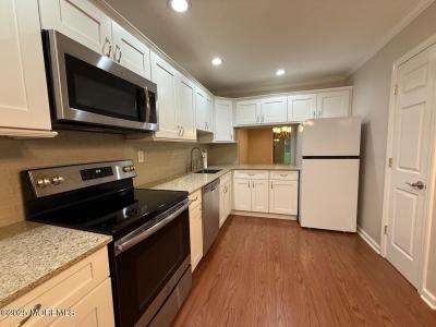 215 Medford Court #B, Manalapan, Nueva Jersey 07726, Estados Unidos