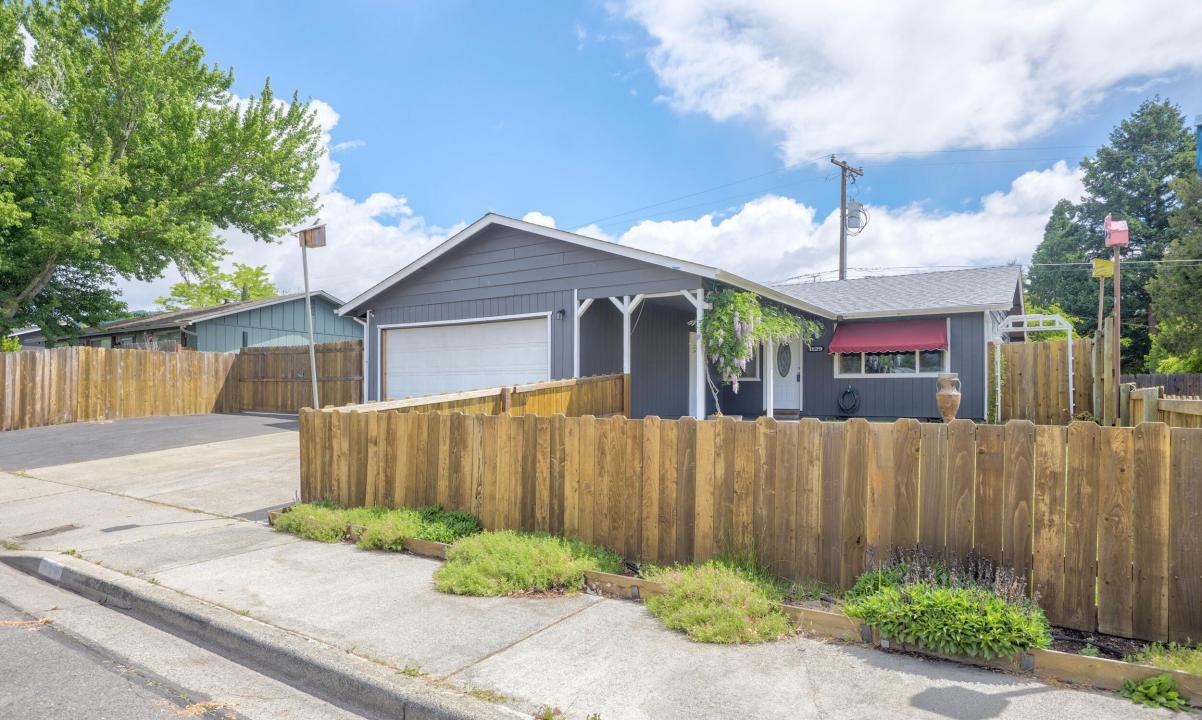 1129 SW Ballinger Drive, Grants Pass, Oregon 97526