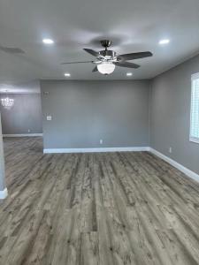 720 E Worth Avenue 76, Porterville, California 93257, USA