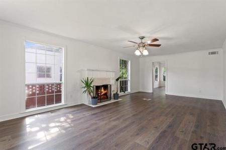 519 W Buchanan , Mineola, Texas 75773, USA