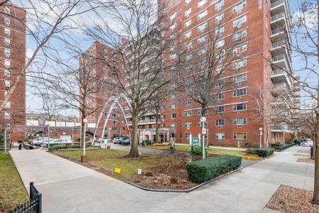 52-30 39th Drive 9B, Woodside, New York 11377, États-Unis