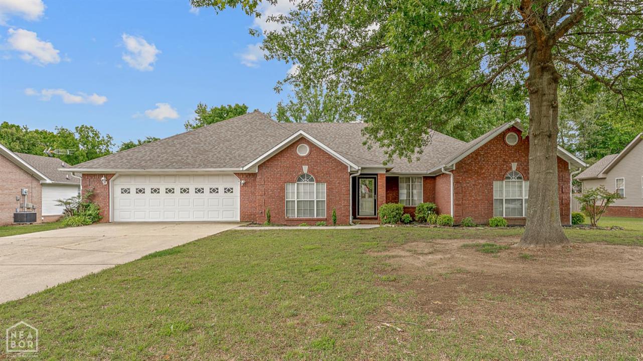 6902 Deerwood Drive, Paragould, Arkansas 72450, USA