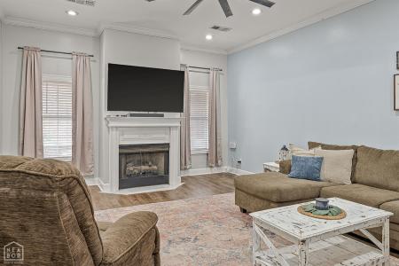 6902 Deerwood Drive, Paragould, Arkansas 72450, USA