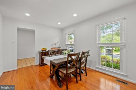 4630 Luxberry Drive, Fairfax, Wirginia 22032, USA