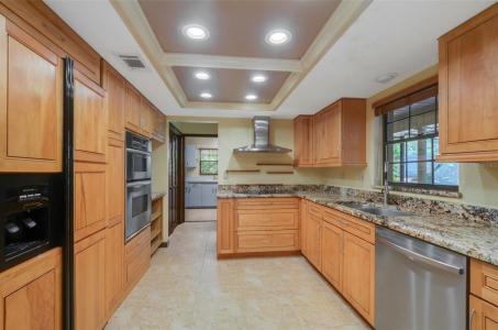 15935 J AND J DRIVE, TAVARES, Florida 32778, Stati Uniti