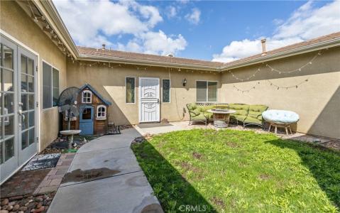 7840 La Cresta Street, Highland, Kalifornien 92346, USA