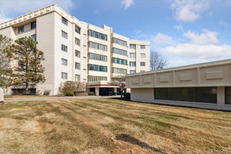 43100 12 OAKS CRESCENT DR 2022 Unit # 2022, Novi, Michigan 48377, USA