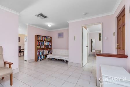 9 Apley Street, Maddington, WA 6109, Australia