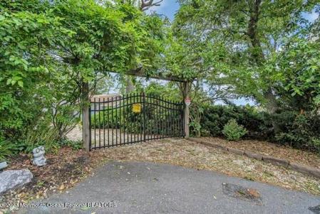 94 Beach Court, Brick, NJ 08723, USA