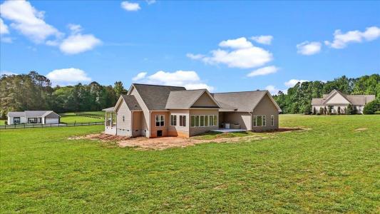 406 Casey Road, Woodruff, SC 29388, USA