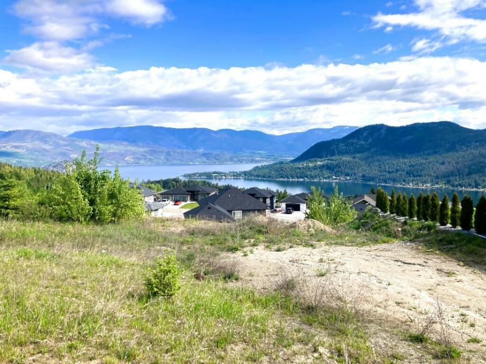 2556 PANORAMIC WAY, Blind Bay, British Columbia V0E 1H2, Canada