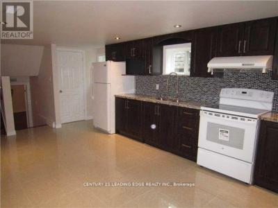 9 CLANCY DRIVE, Toronto (don Valley Village), Ontario M2J 2V7, Canadá