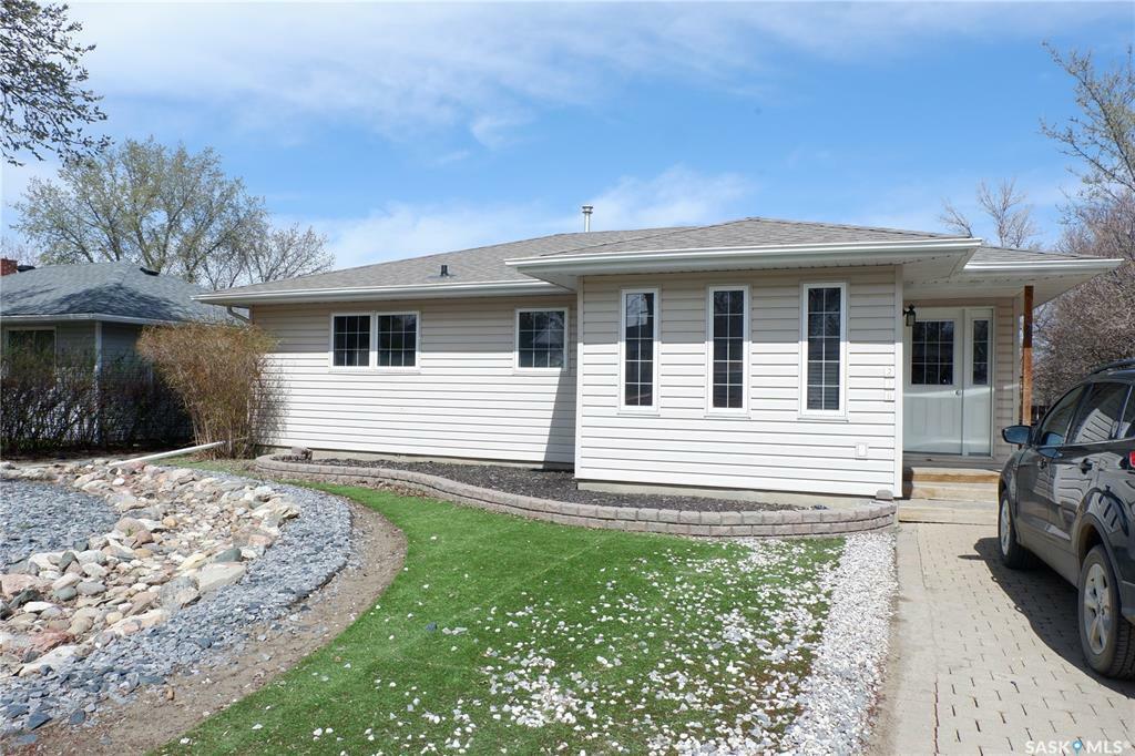 216 DOMINION ROAD, Assiniboia, Saskatchewan S0H 0B0, Canada