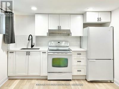 2 PANNAHILL ROAD, Toronto (bathurst Manor), Ontario M3H 4N3, Canada