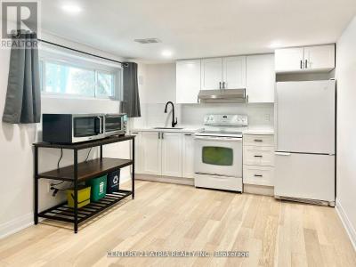 2 PANNAHILL ROAD, Toronto (bathurst Manor), Ontario M3H 4N3, Canada