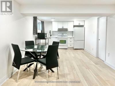 2 PANNAHILL ROAD, Toronto (bathurst Manor), Ontario M3H 4N3, Canada