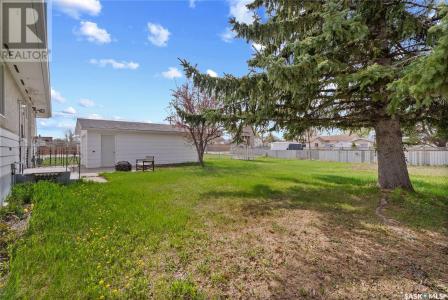 404 6TH AVENUE W, Biggar, Saskatchewan S0K 0M0, Canada