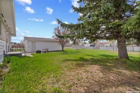 404 6TH AVENUE W, Biggar, Saskatchewan S0K 0M0, Canada