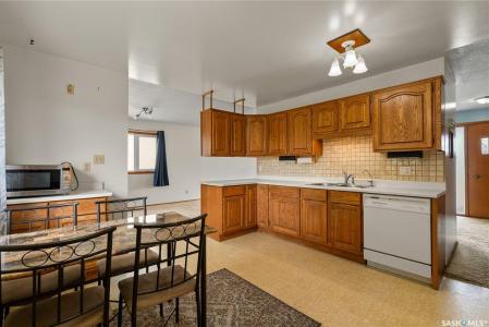 404 6TH AVENUE W, Biggar, Saskatchewan S0K 0M0, Canada
