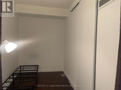 33 CHARLES STREET EAST, Toronto (bay Street Corridor), Ontario M4Y 1R9, Canada