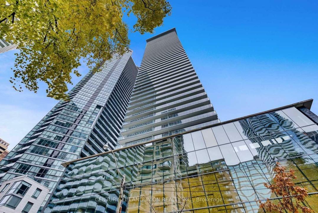 33 CHARLES STREET E, Toronto, Ontario M4Y 1R9, Canada