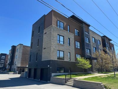 201 Place du Clair-Bois, Sainte-Anne-des-Plaines, Quebec J5N 1C1, Canada