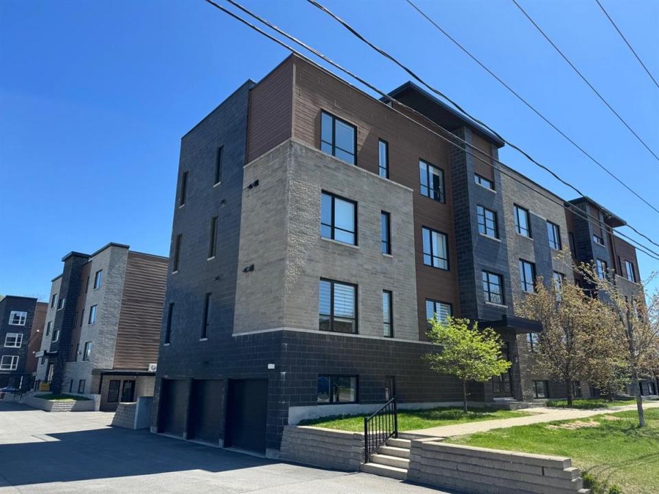 201 Place du Clair-Bois, Sainte-Anne-des-Plaines, Quebec J5N 1C1, Kanada