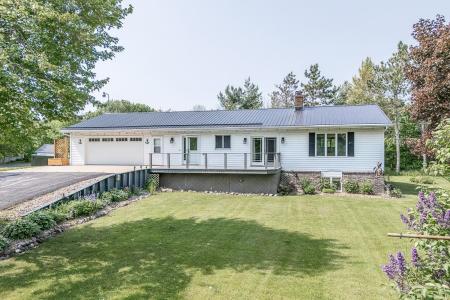 E8130 Flease Road, New London, Wisconsin 54961-8021