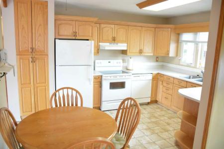 9618 81 AVENUE, Peace River, Альберта T8S 1A7, Канада
