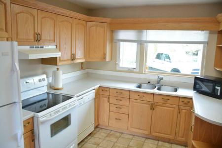9618 81 AVENUE, Peace River, Альберта T8S 1A7, Канада