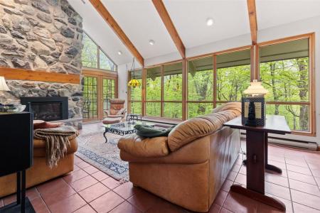 25 Rue du Mont-Tremblant, Cantley, Québec J8V 3B2, Canada