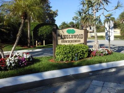 210 SW 97th Terrace #210, Pembroke Pines, Florida 33025