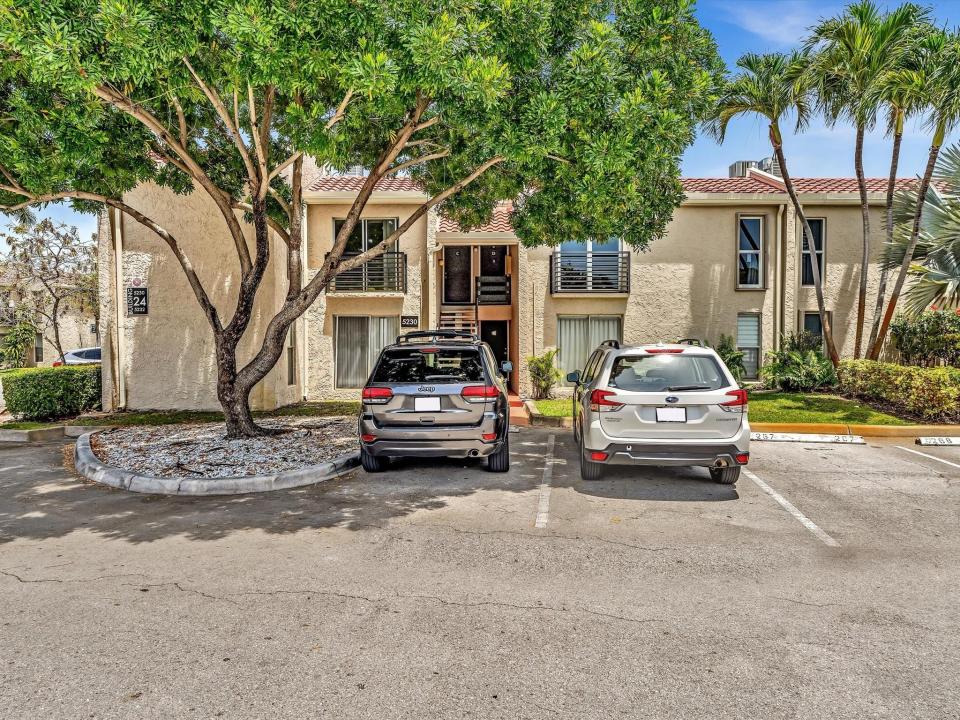 5230 NE 6th Ave , 24C, Oakland Park, Florida 33334, USA