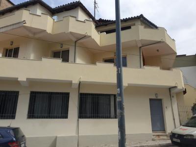 Allias, Tirana, Albania