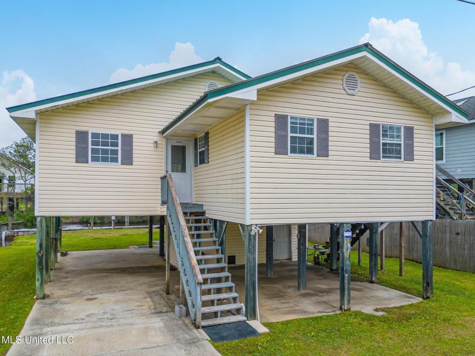 5040 Georgia Street, Bay Saint Louis, Mississippi 39520, USA