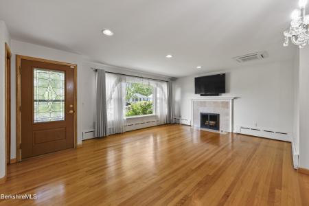 24 Rose Ter, Pittsfield, Massachusetts 01201, Estados Unidos