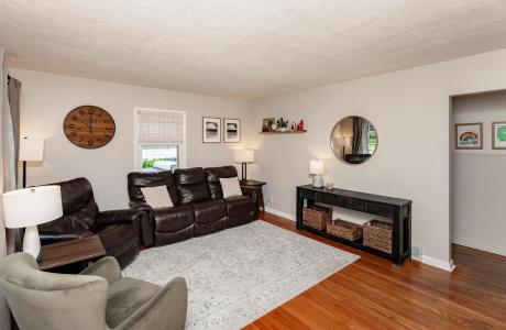 7019 Maryland Dr Drive, Urbandale, Iowa 50322