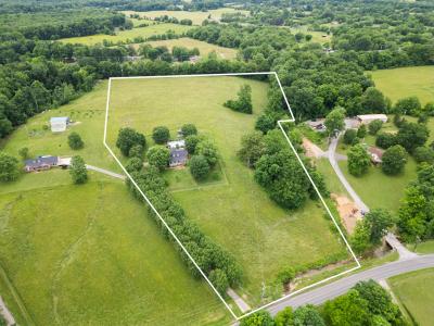 3146 Old Greenbrier Pike, Greenbrier, Tennessee 37073, USA