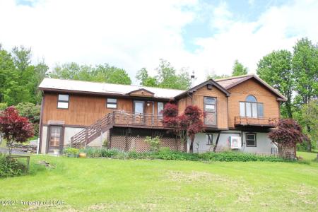 215 Linaberry Road, Montrose, Pennsylvania 18801, USA
