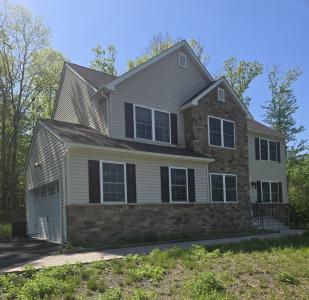 216 Swan Court, East Stroudsburg, Pennsylvania 18302, USA