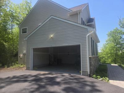 216 Swan Court, East Stroudsburg, Pennsylvania 18302, USA